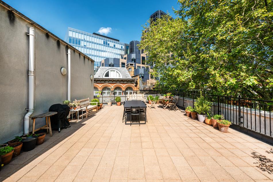 1 bed property in Little Britain, London
